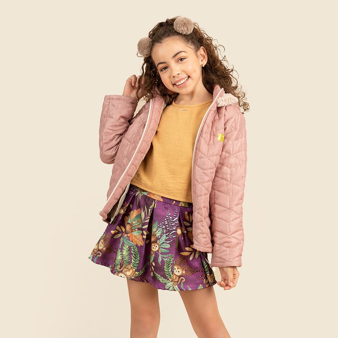 Jaqueta puffer com pelo no capuz: Estilo e conforto em dias frios